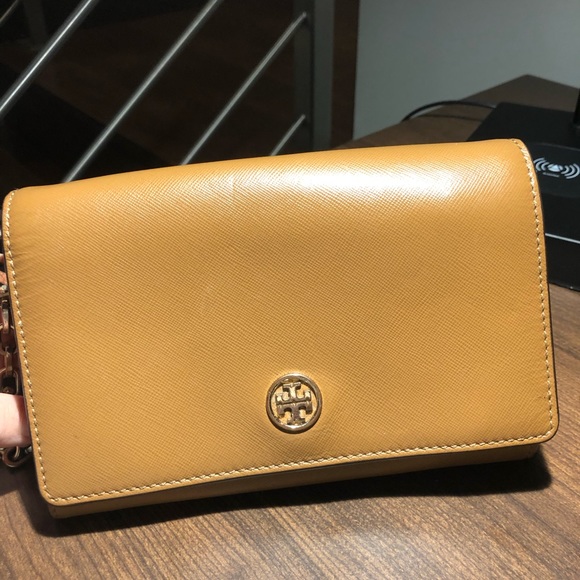 Tory Burch Handbags - Tory Burch Chain Wallet